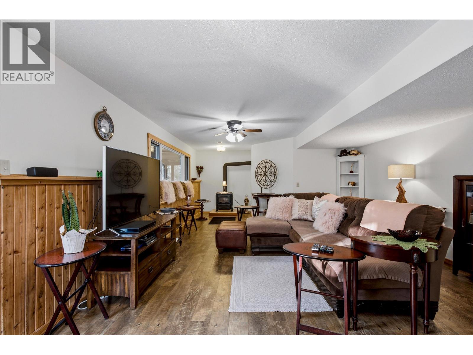 754 ROBERTS DRIVE - 18