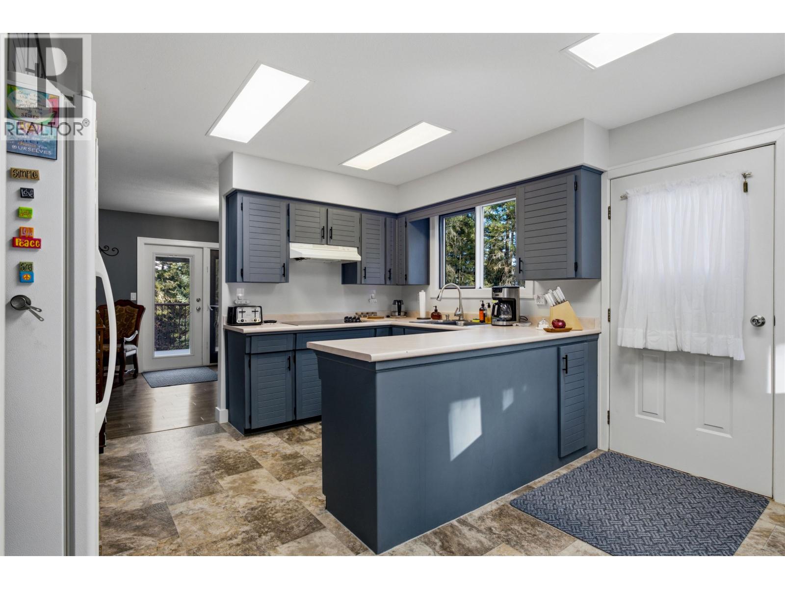 754 ROBERTS DRIVE - 7