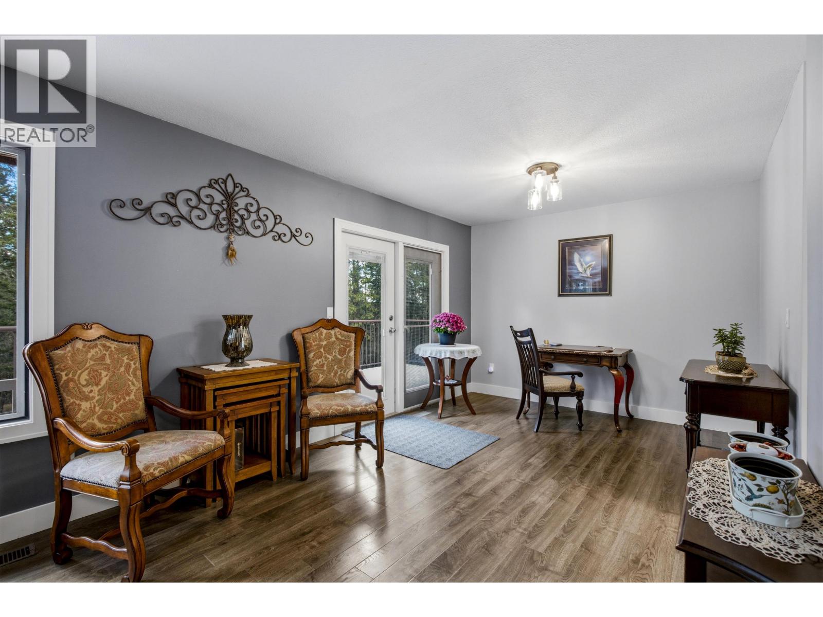 754 ROBERTS DRIVE - 9