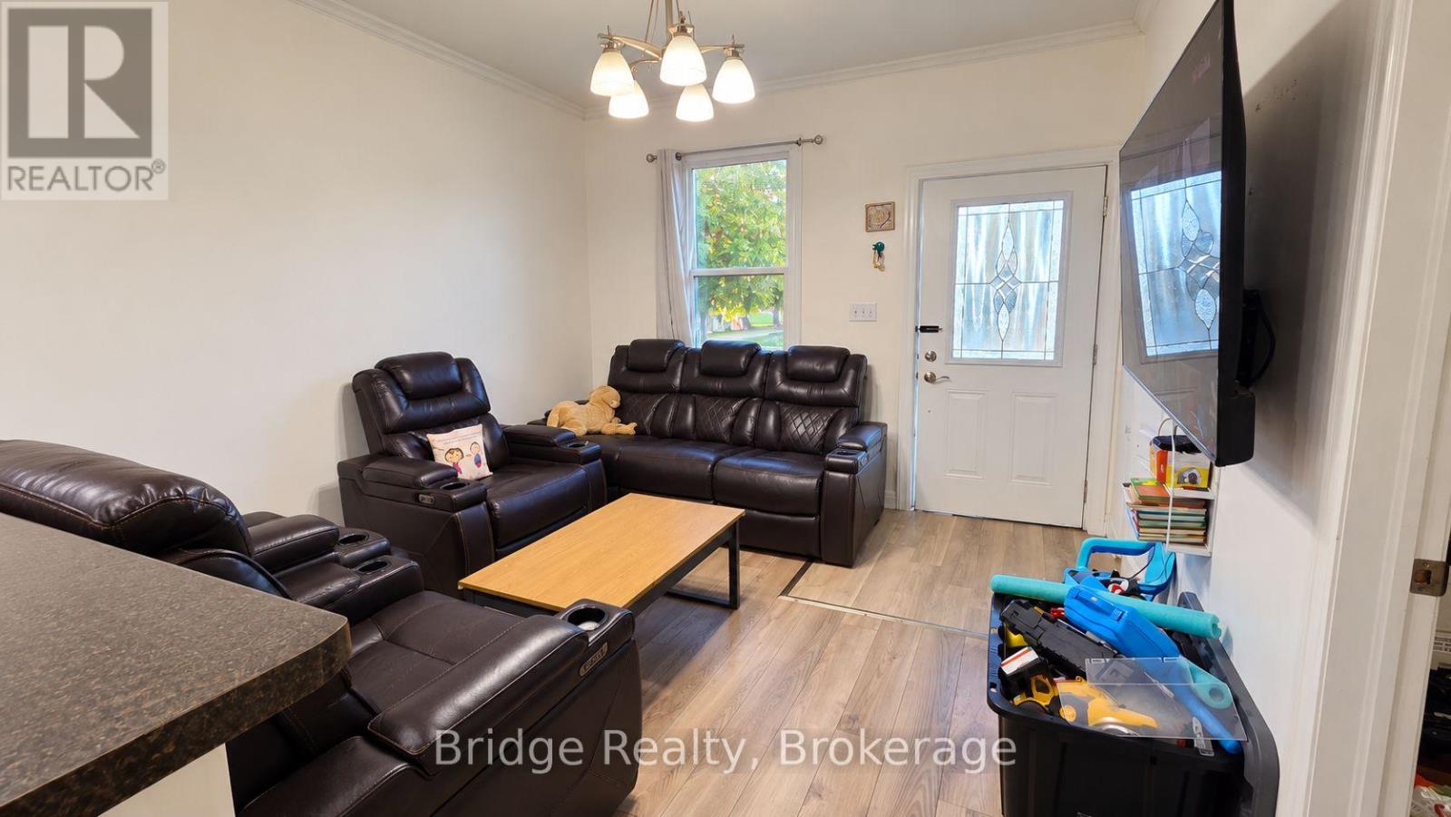 497 SIMCOE STREET, London East (East K) — photo 4