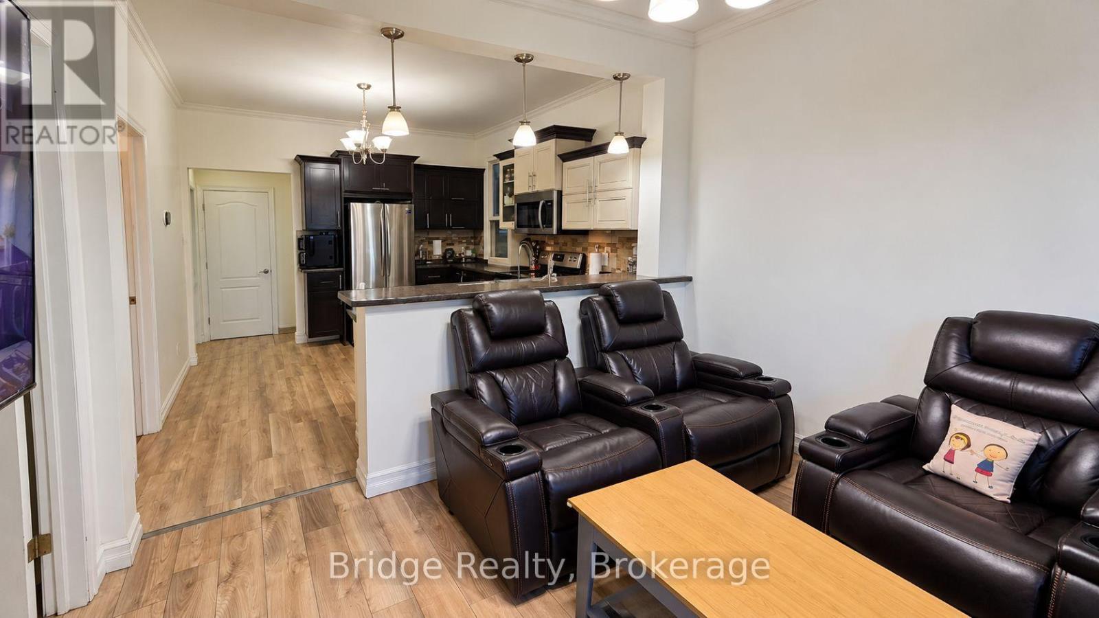 497 SIMCOE STREET, London East (East K) — photo 5