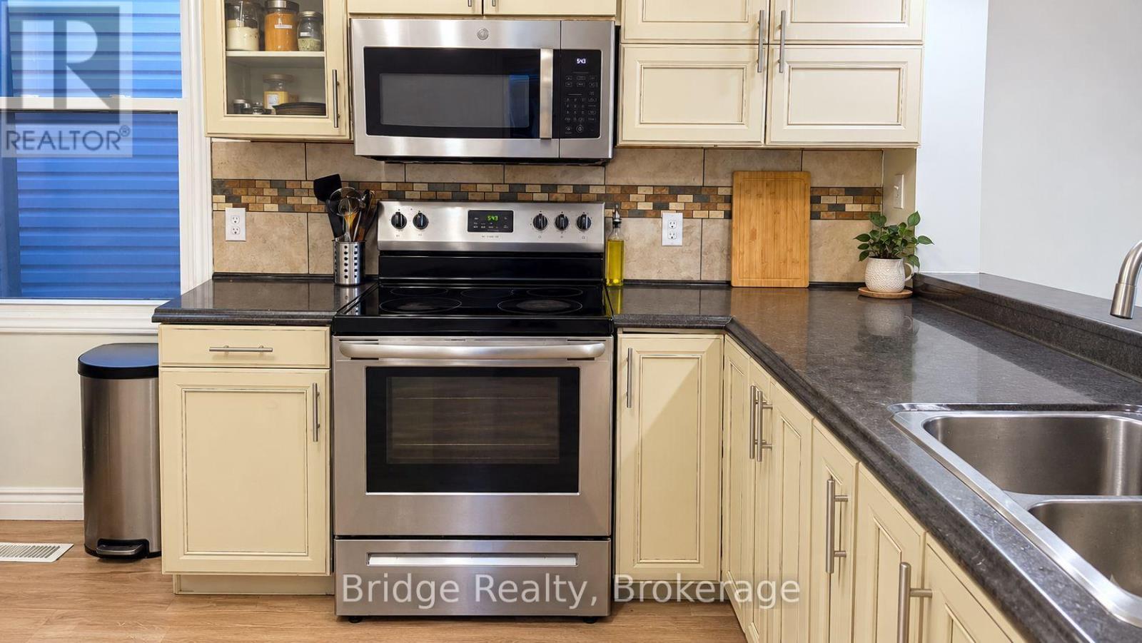 497 SIMCOE STREET, London East (East K) — photo 7