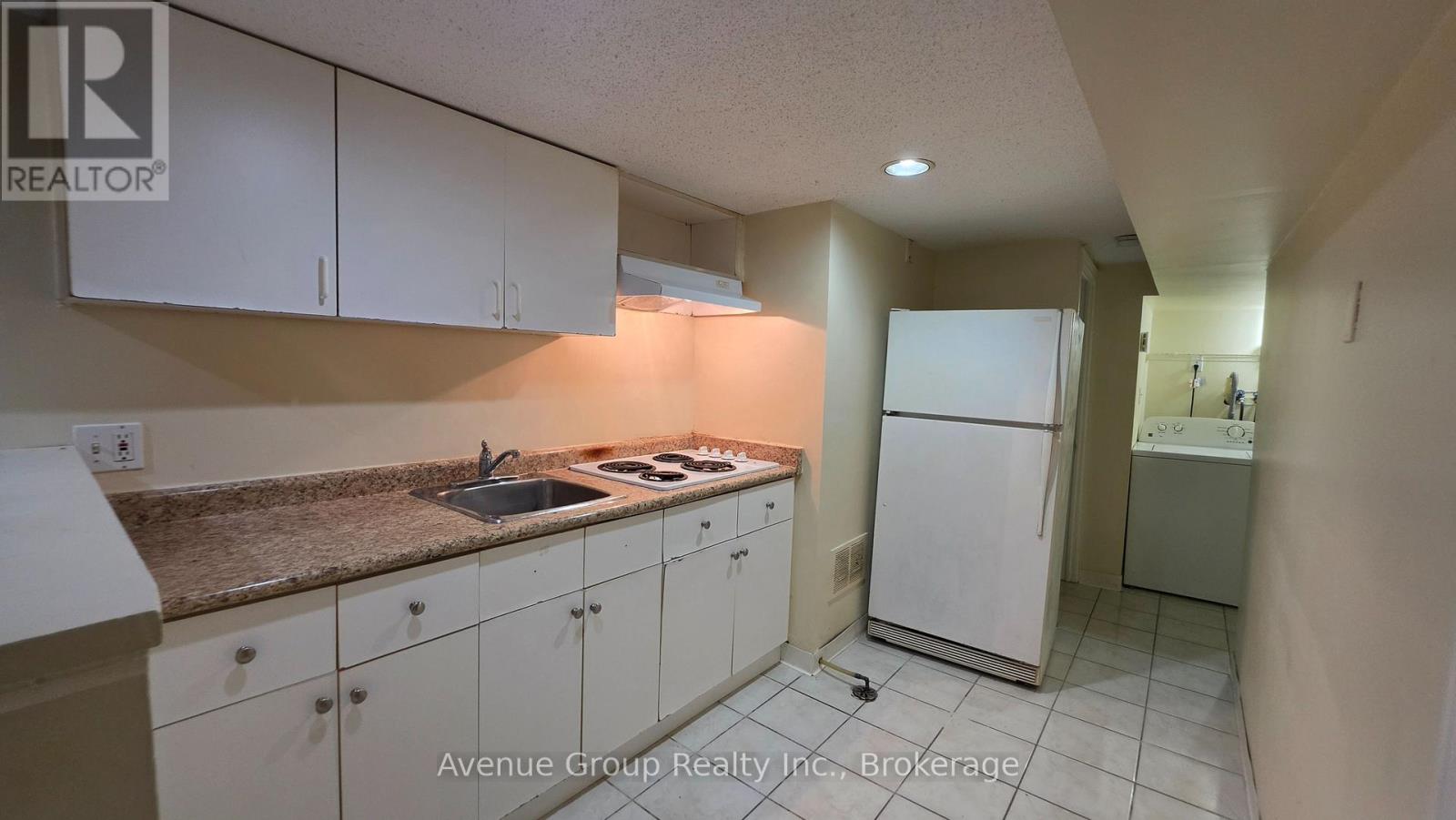 LOWER - 82 CAINES AVENUE, Toronto (Newtonbrook West) — photo 9