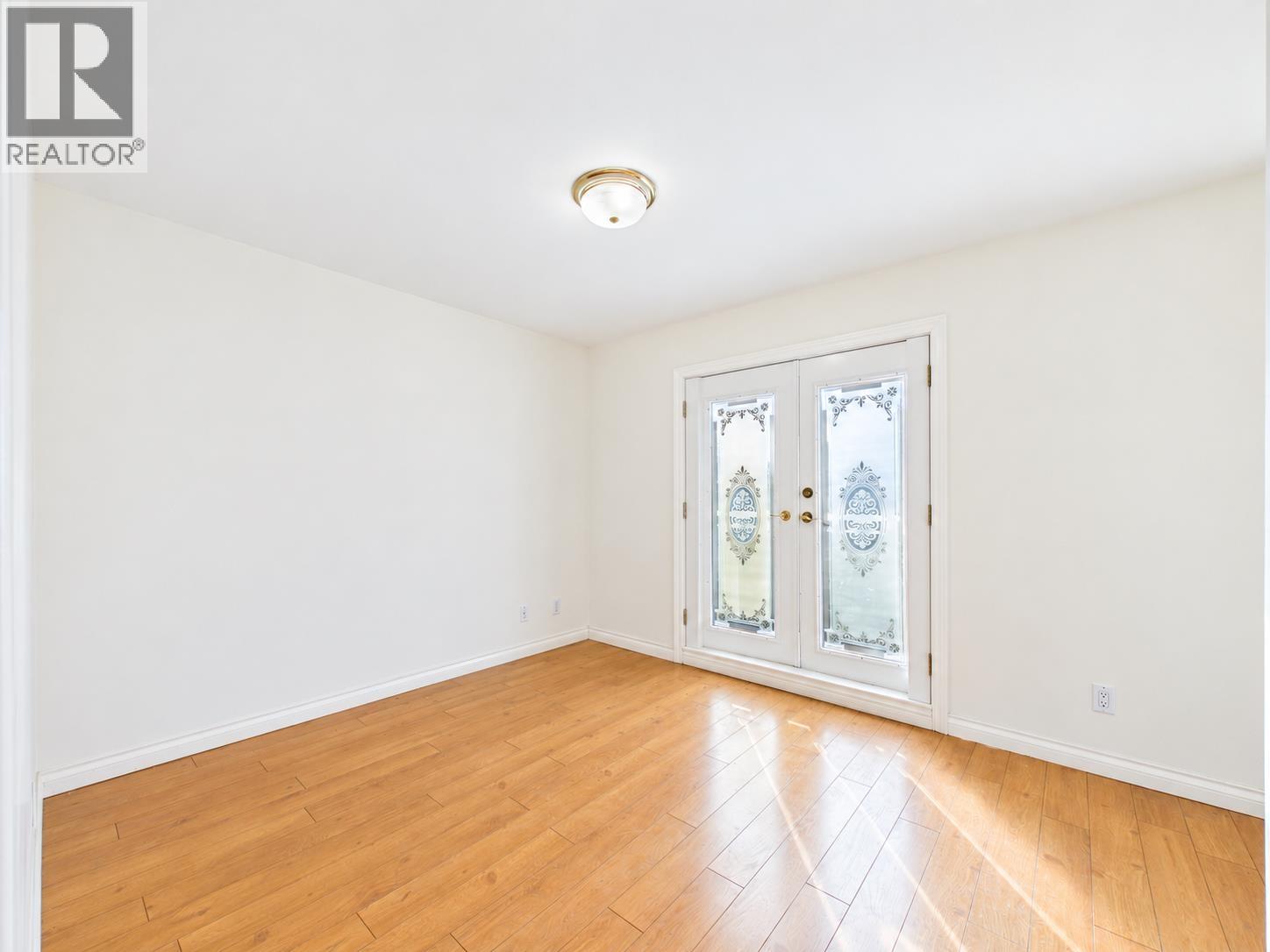 Photo of 825 EVERETT CRESCENT 12