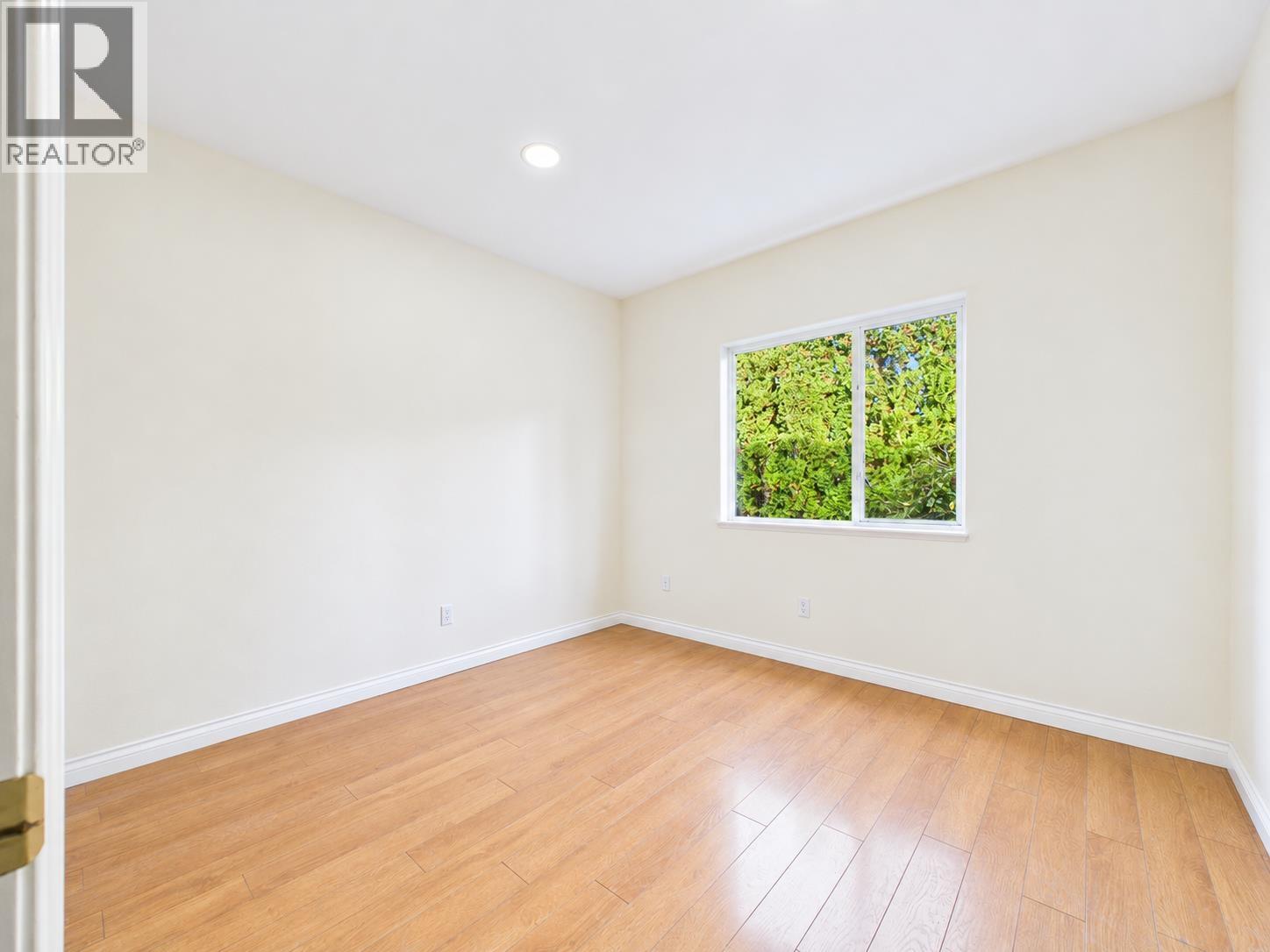 Photo of 825 EVERETT CRESCENT 13