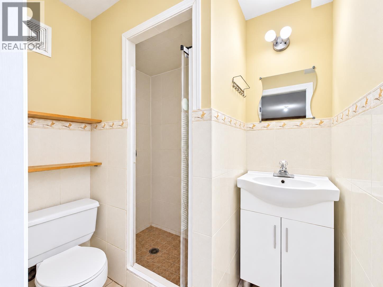 Photo of 825 EVERETT CRESCENT 31