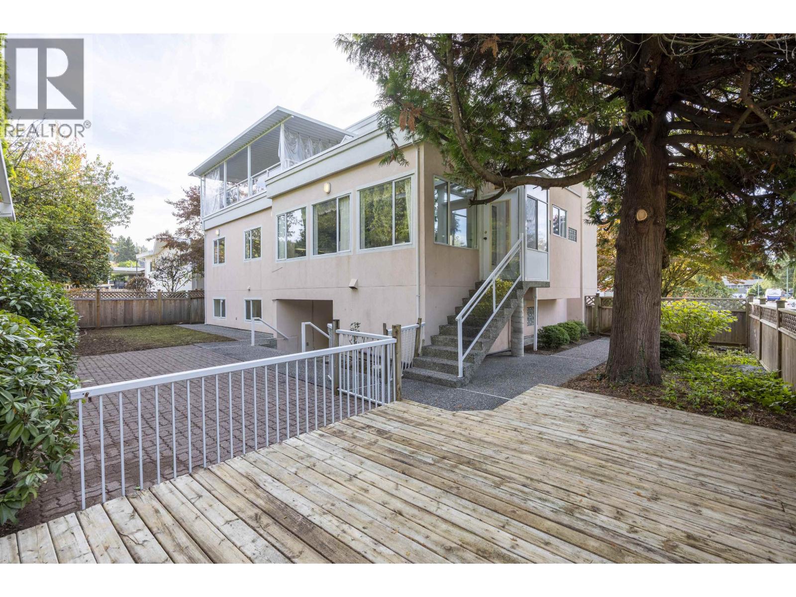 Photo of 825 EVERETT CRESCENT 33