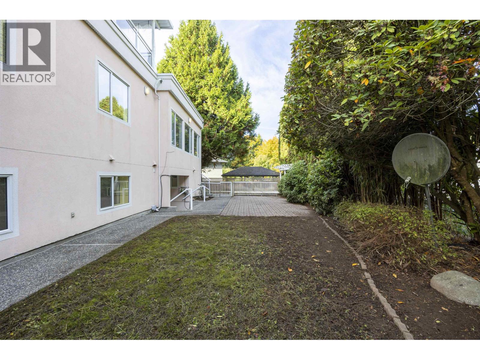 Photo of 825 EVERETT CRESCENT 35