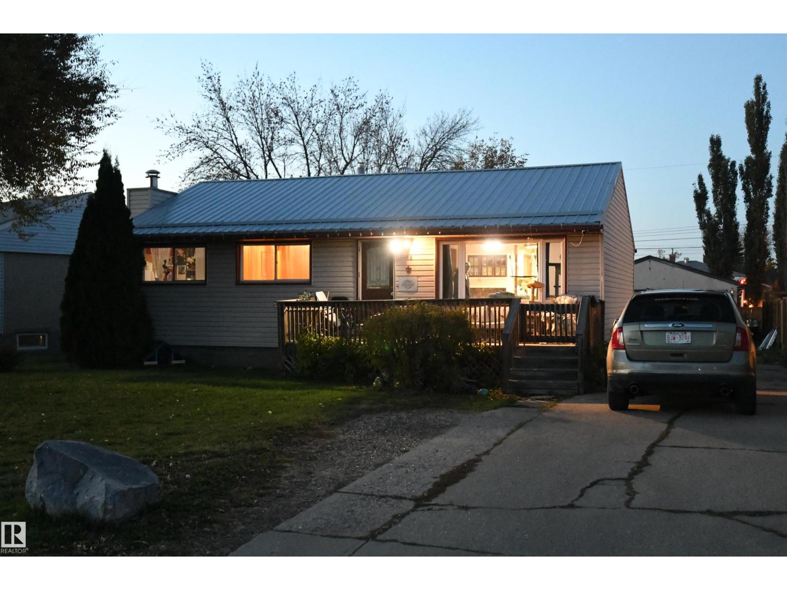 15962 106 AV NW, Edmonton — photo 2