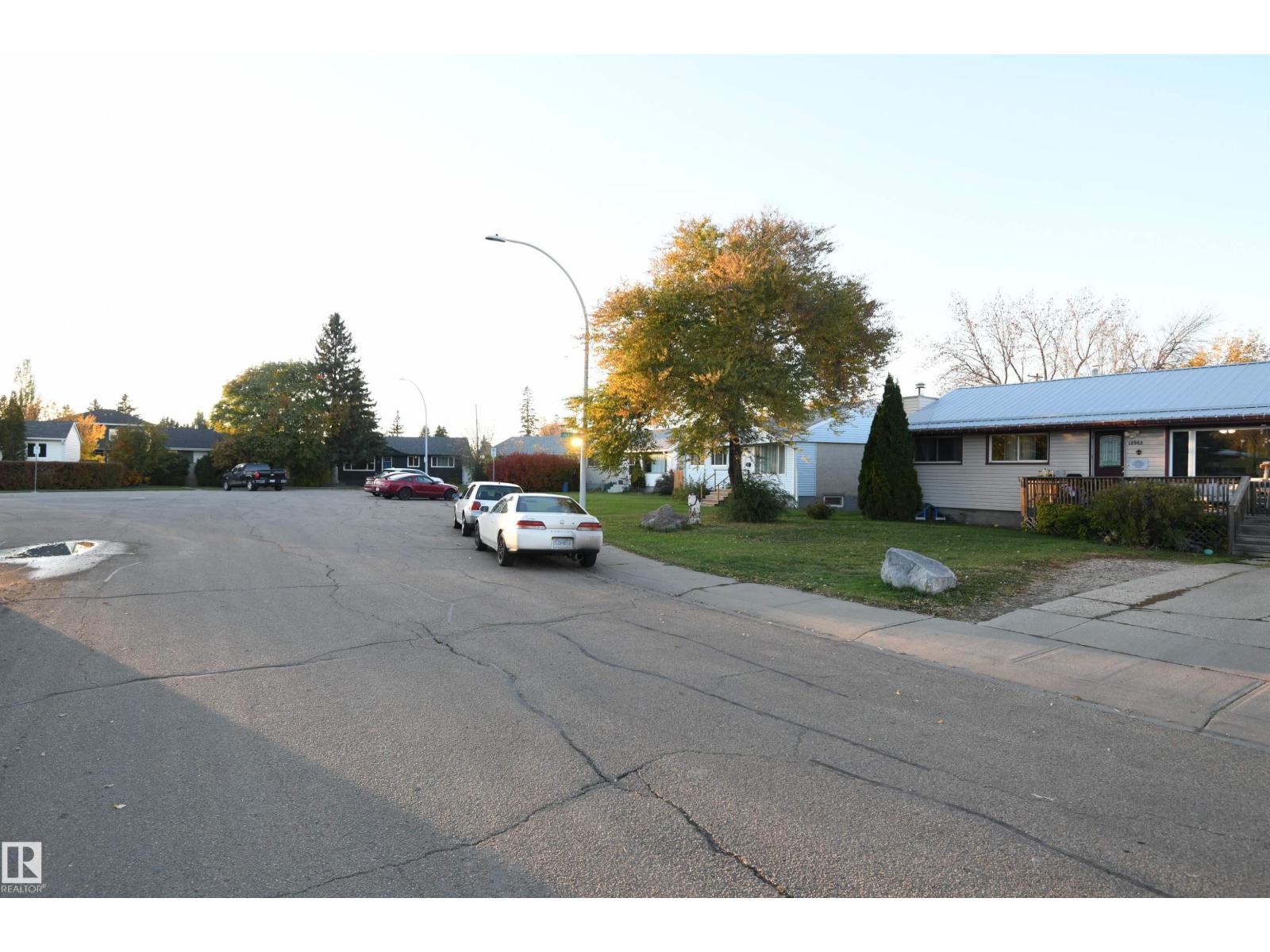 15962 106 AV NW, Edmonton — photo 22