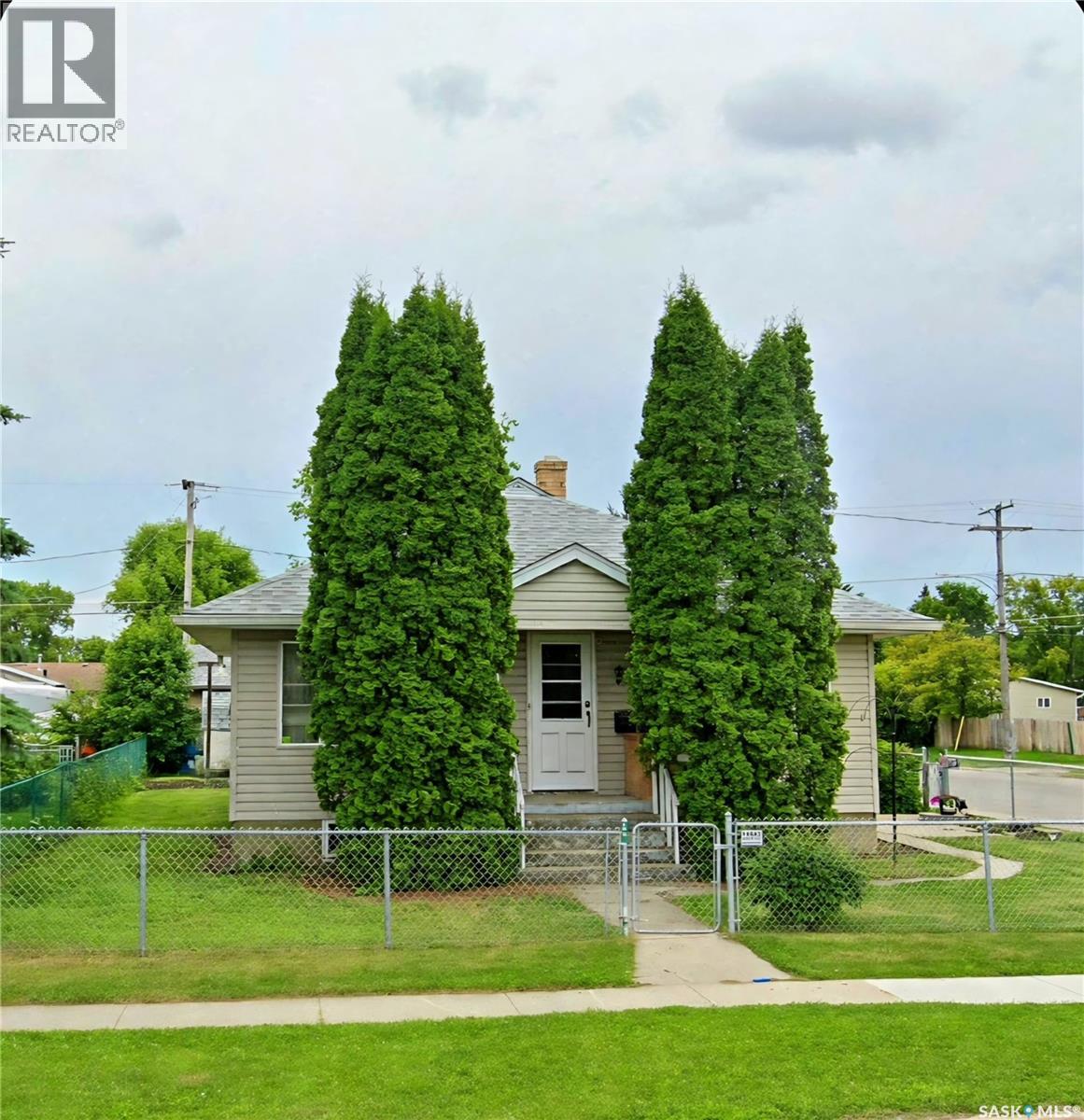 805 4th STREET E, Prince Albert