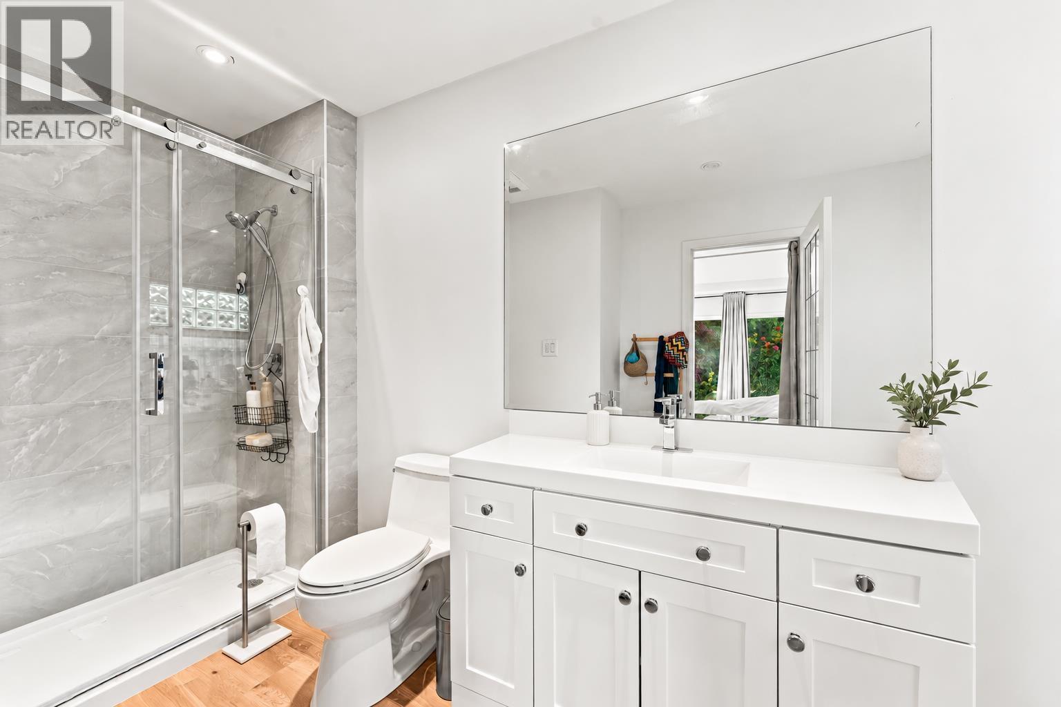 Photo of 915 WENTWORTH AVENUE 16