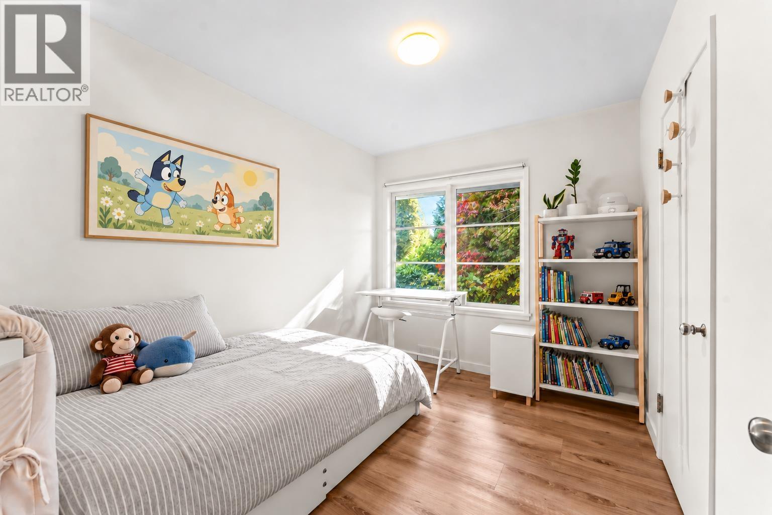 Photo of 915 WENTWORTH AVENUE 19