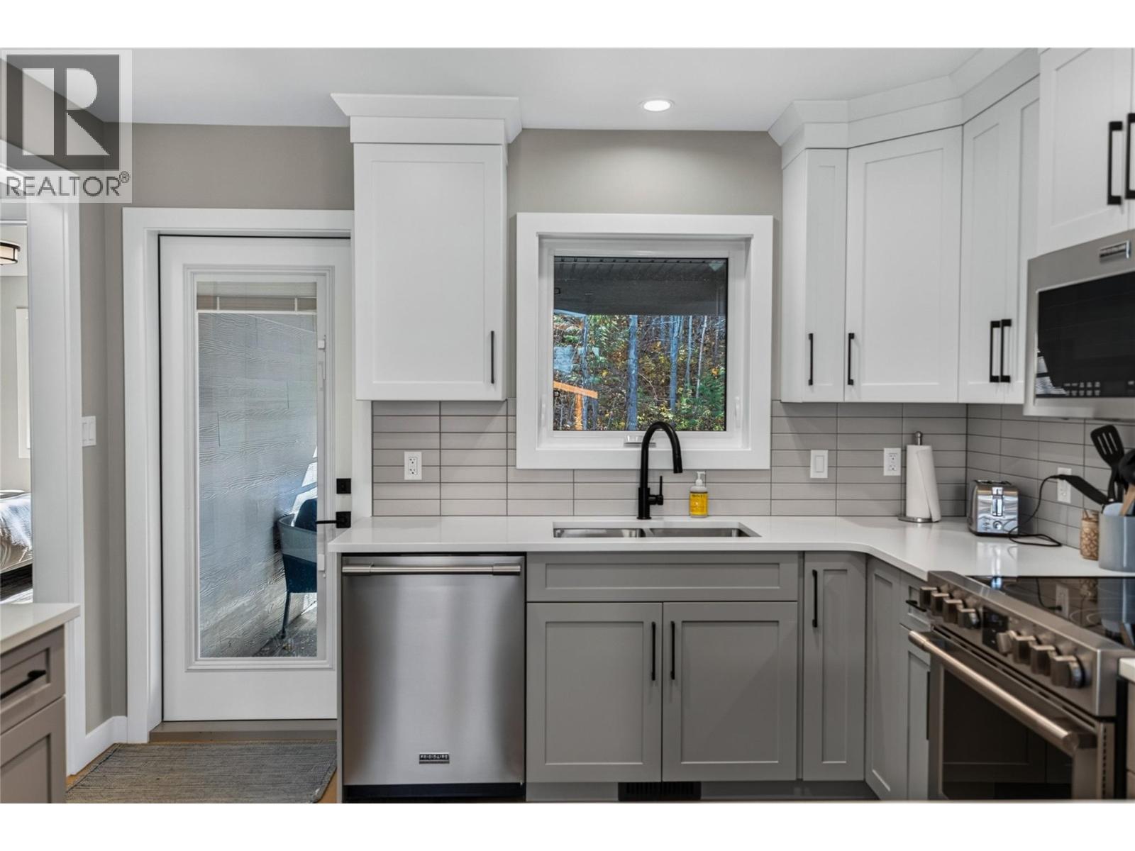 5 MORRISSEY Court - 24