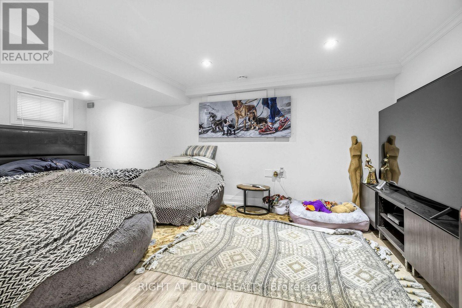 44 CONNAUGHT AVENUE - 25