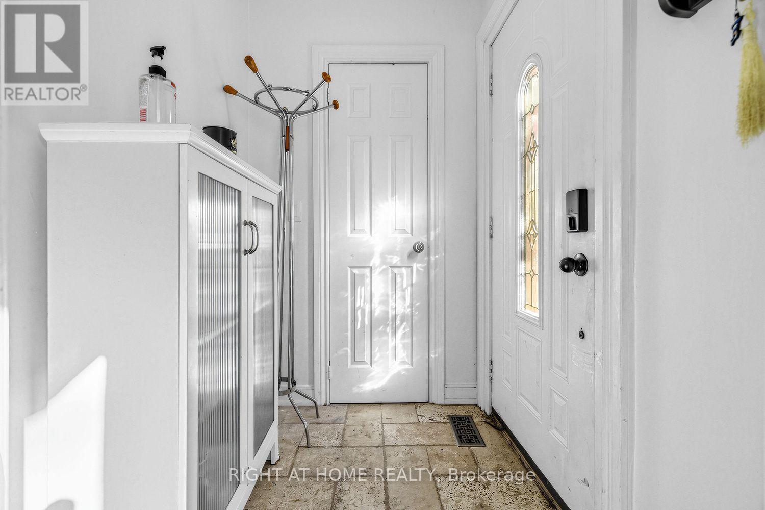 44 CONNAUGHT AVENUE - 8