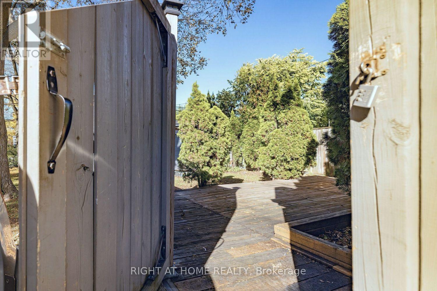 44 CONNAUGHT AVENUE - 38