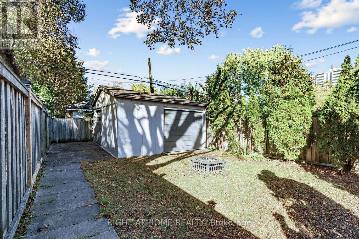 44 CONNAUGHT AVENUE - 33