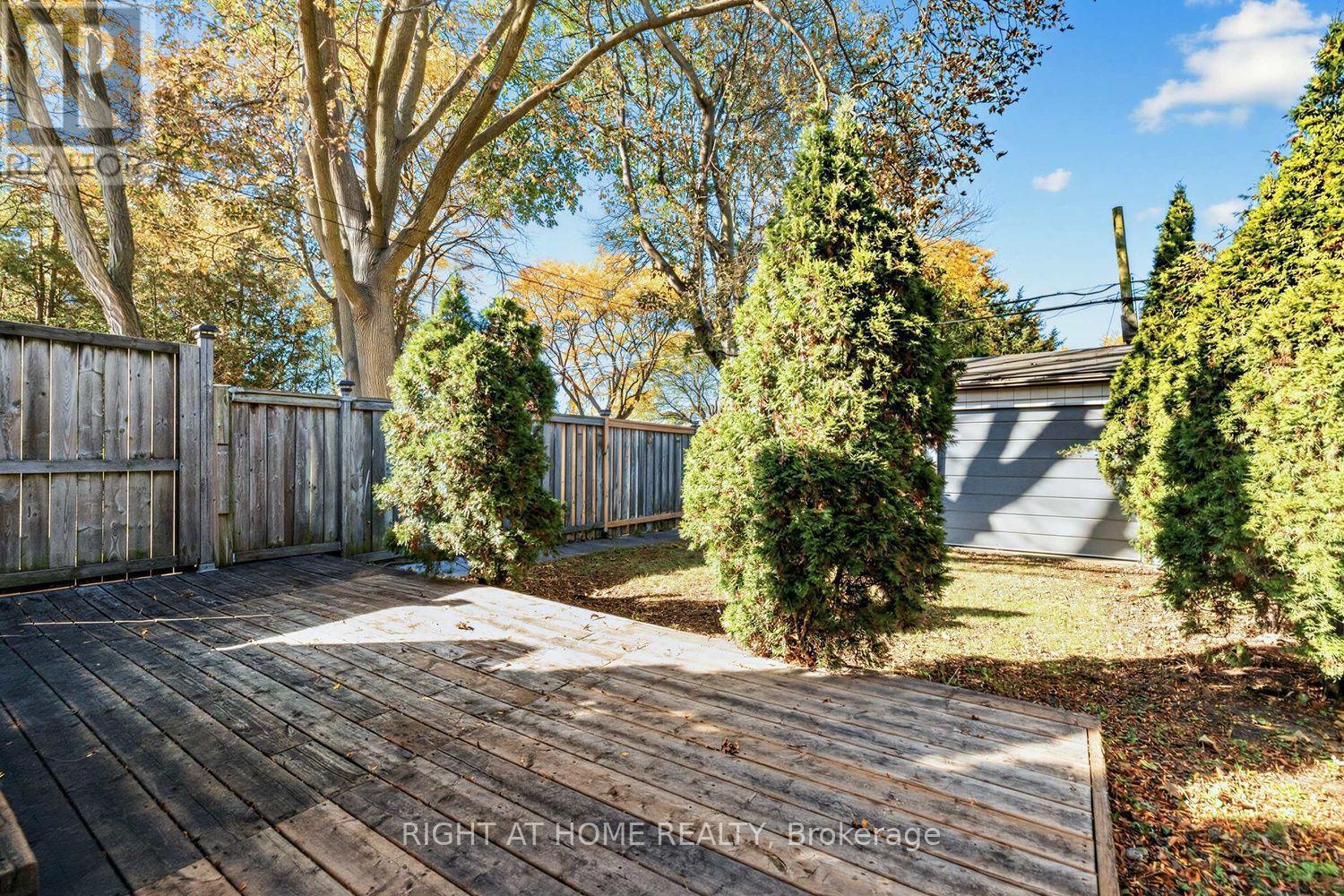44 CONNAUGHT AVENUE - 32