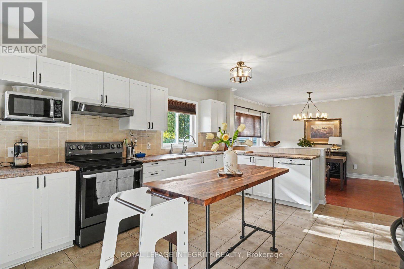 3 Bed, 3 Bath House for Sale in Russell – 84 LAMADELEINE BOULEVARD, Russell – MLS# X14096498 - Image 11
