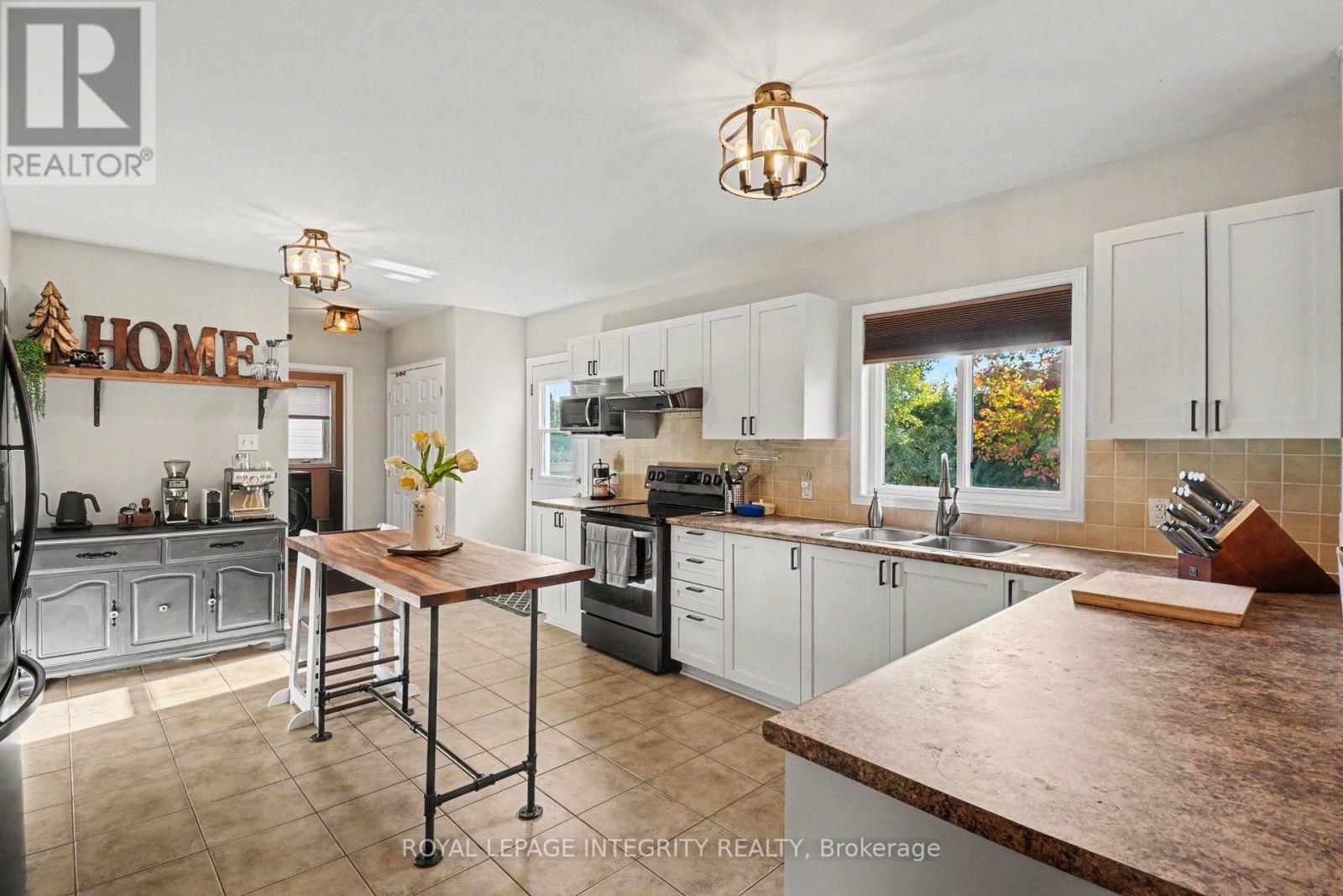 3 Bed, 3 Bath House for Sale in Russell – 84 LAMADELEINE BOULEVARD, Russell – MLS# X14096498 - Image 9