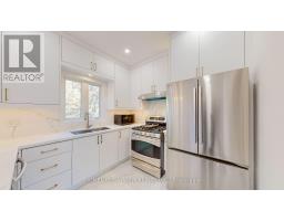 861 Surin Court, Newmarket, ON L3Y8R3 Photo 10