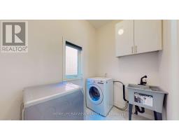 861 Surin Court, Newmarket, ON L3Y8R3 Photo 15