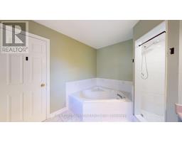 861 Surin Court, Newmarket, ON L3Y8R3 Photo 18