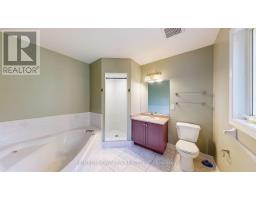 861 Surin Court, Newmarket, ON L3Y8R3 Photo 19