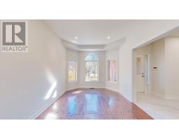 861 Surin Court, Newmarket, ON L3Y8R3 Photo 6