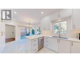 861 Surin Court, Newmarket, ON L3Y8R3 Photo 9