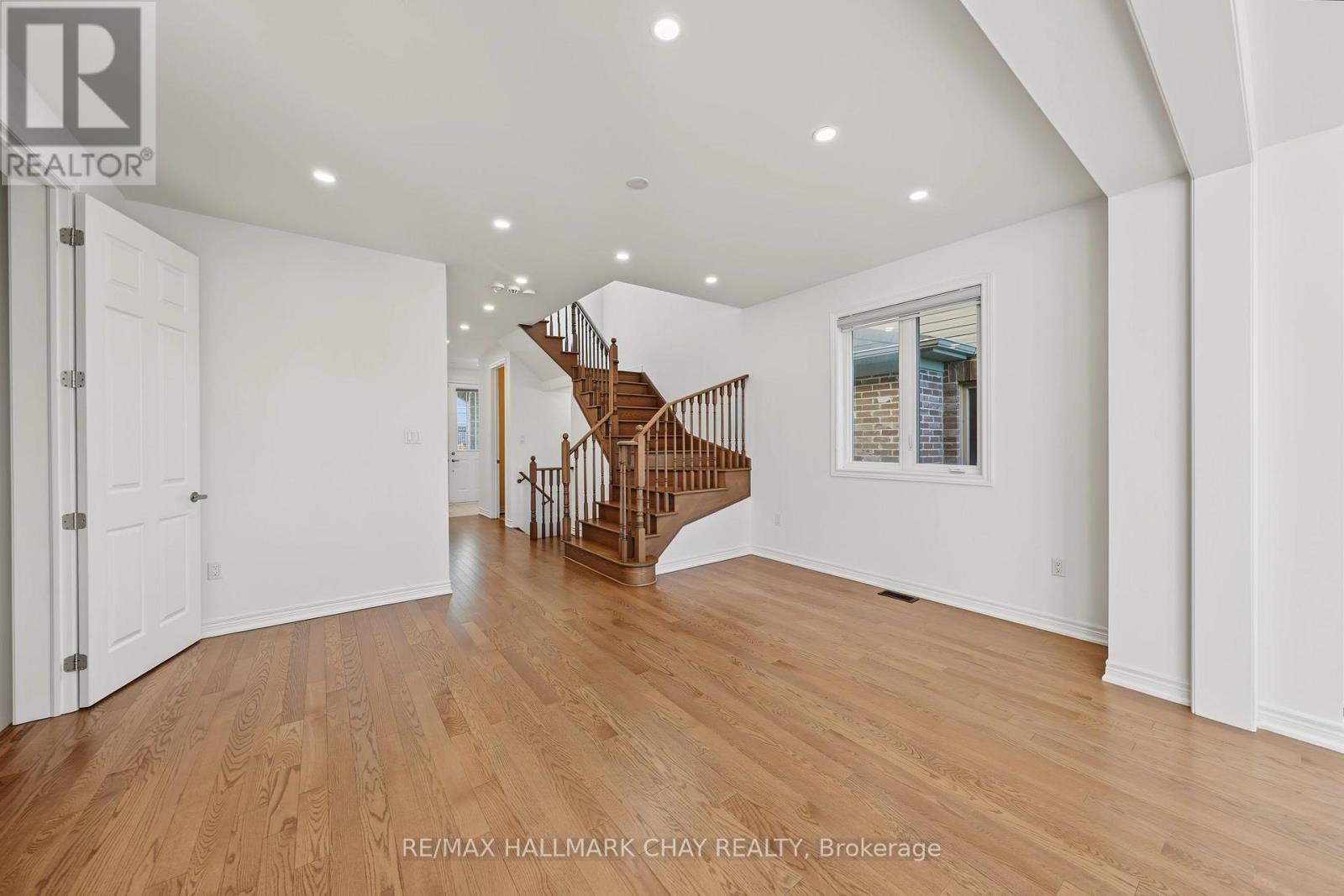 20 Atkinson Crescent, New Tecumseth, ON photo 9