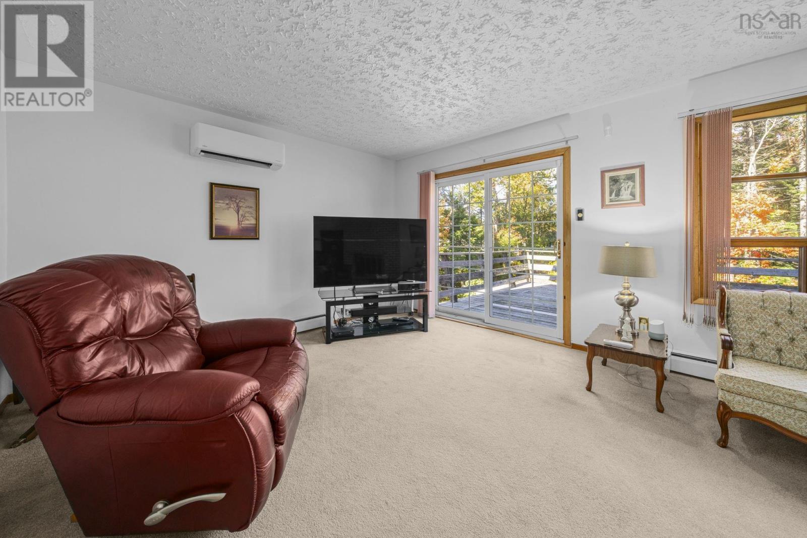 Photo 17 of 44