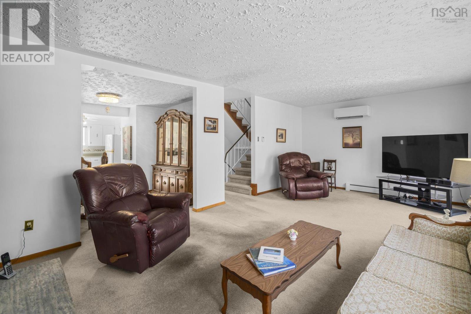 Photo 16 of 44