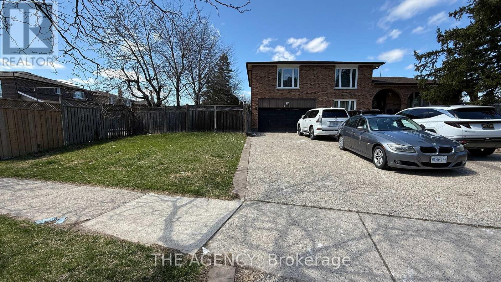 411 Laurier Avenue, Milton, ON photo 2