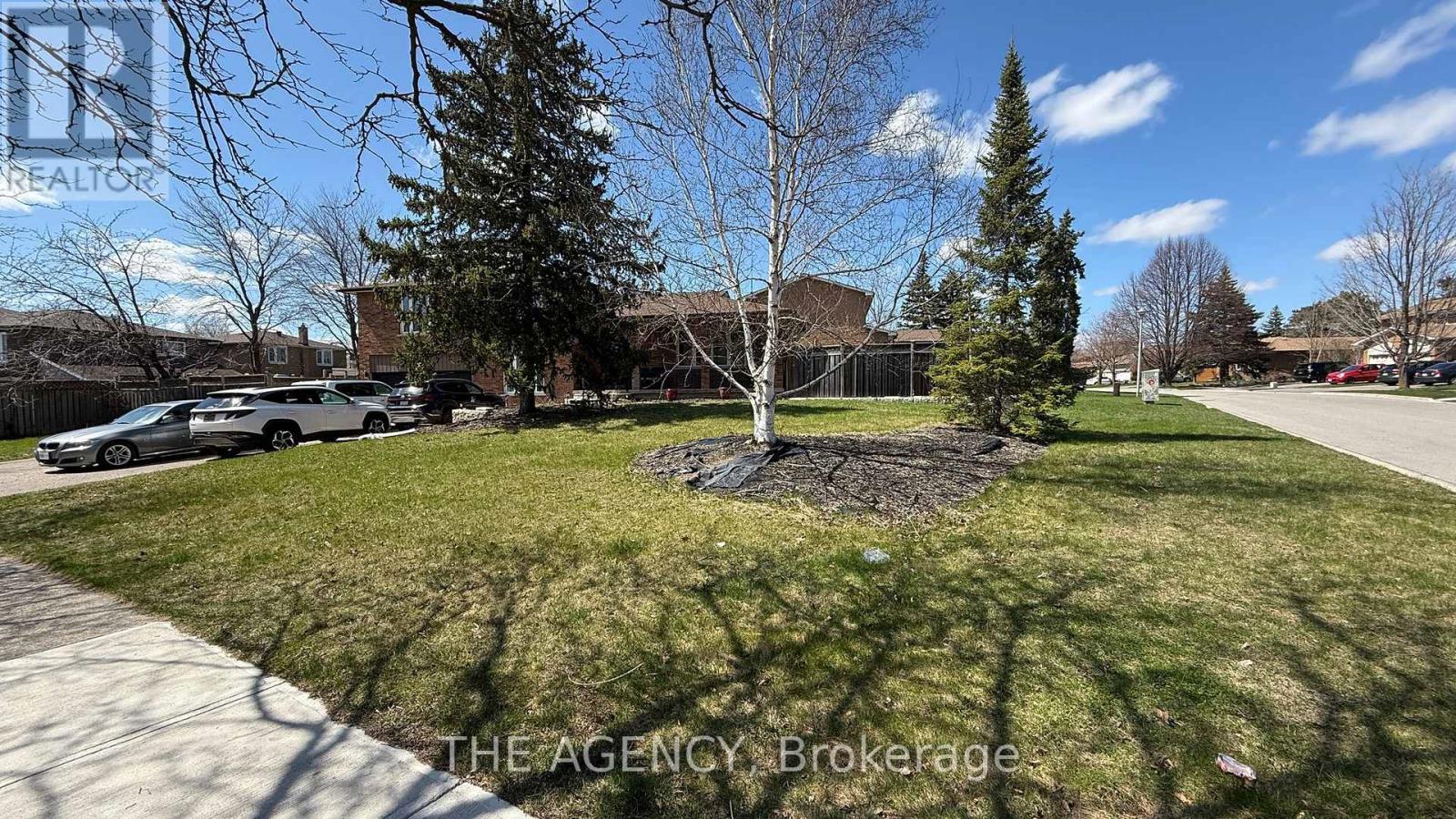 411 Laurier Avenue, Milton, ON photo 4