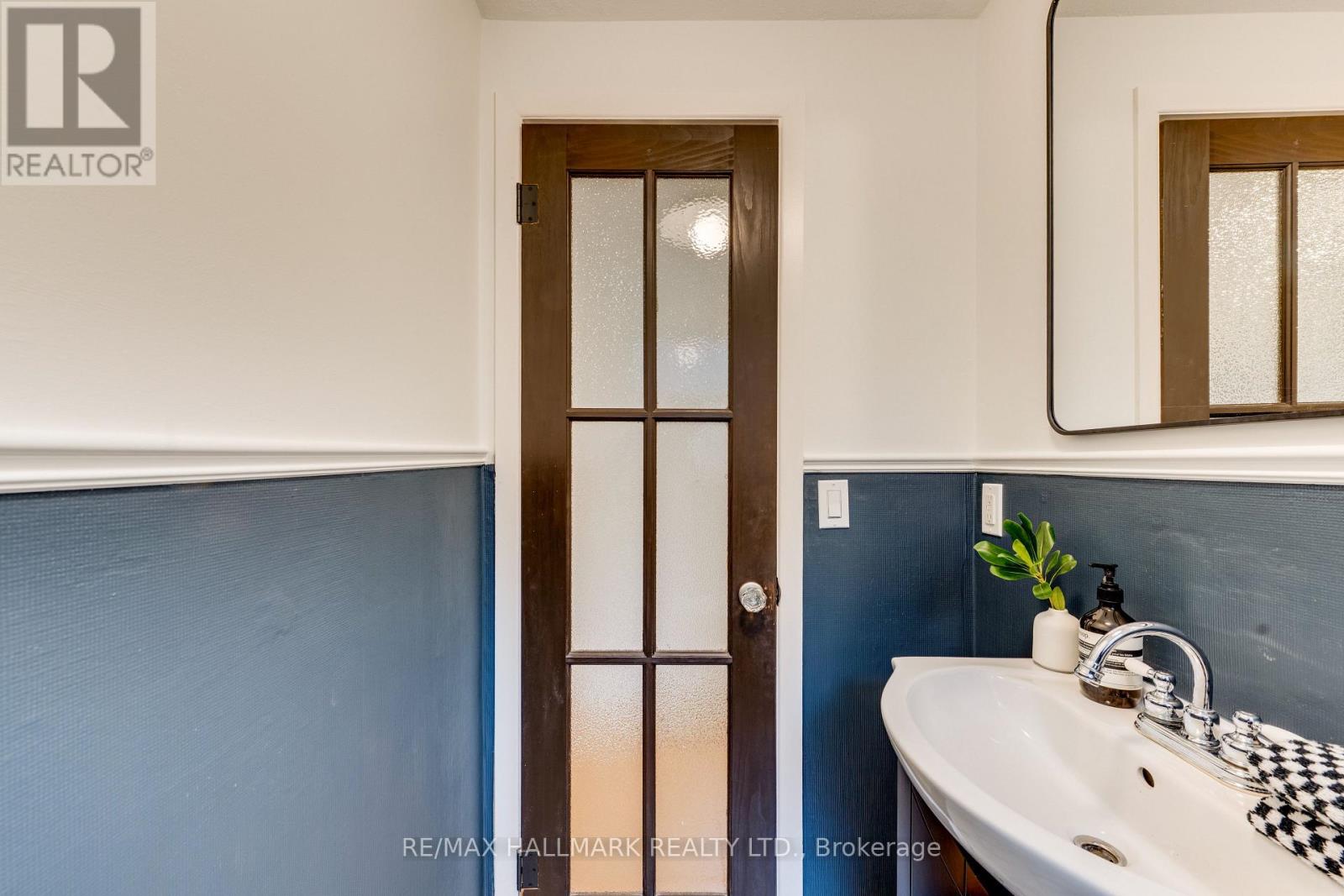 45 Sorauren Avenue, Toronto, ON photo 15