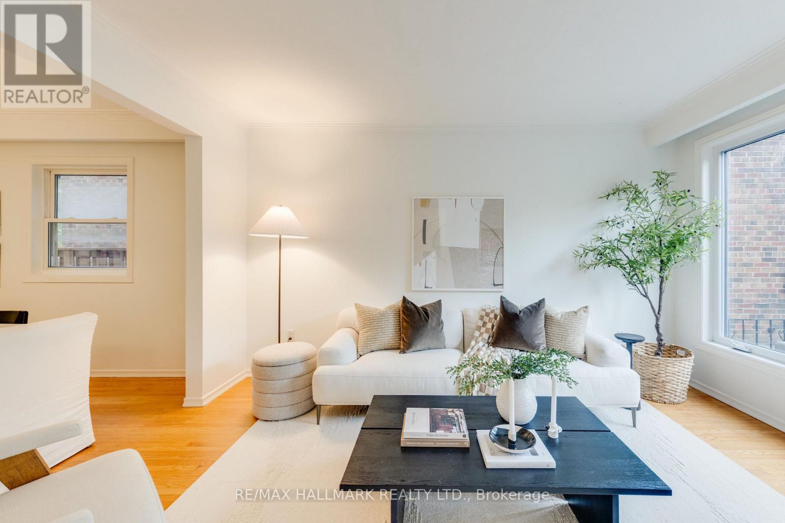 45 Sorauren Avenue, Toronto, ON photo 4