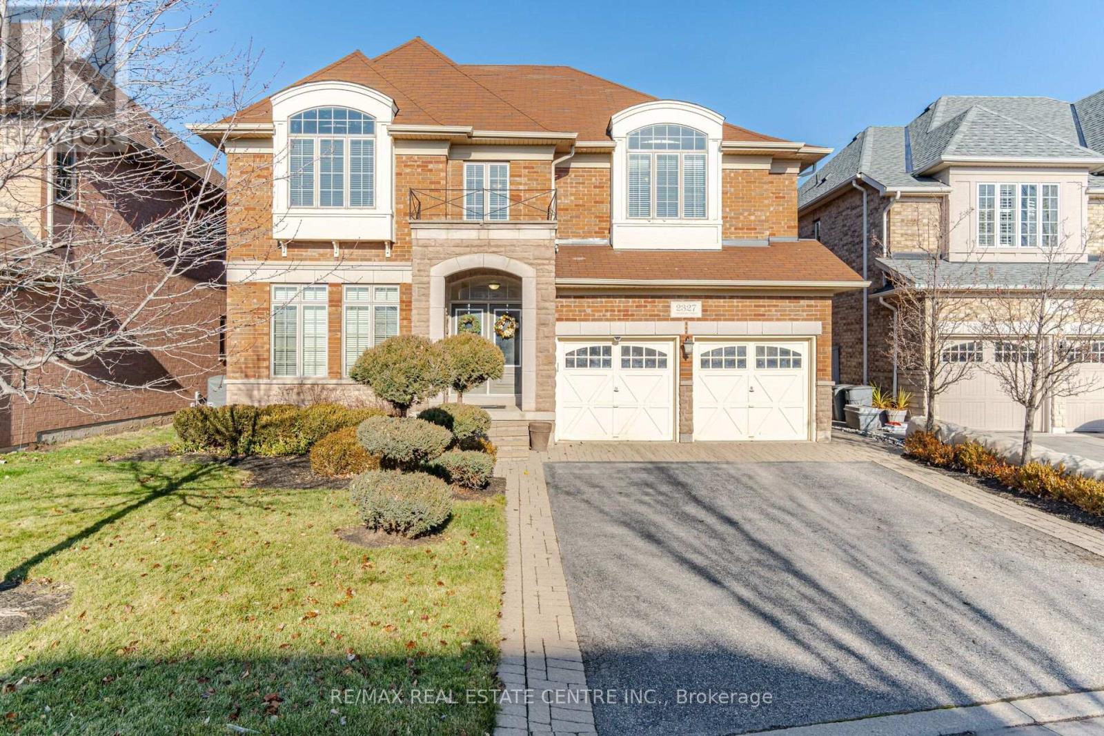 Photo of 2327 Lyndhurst Drive
