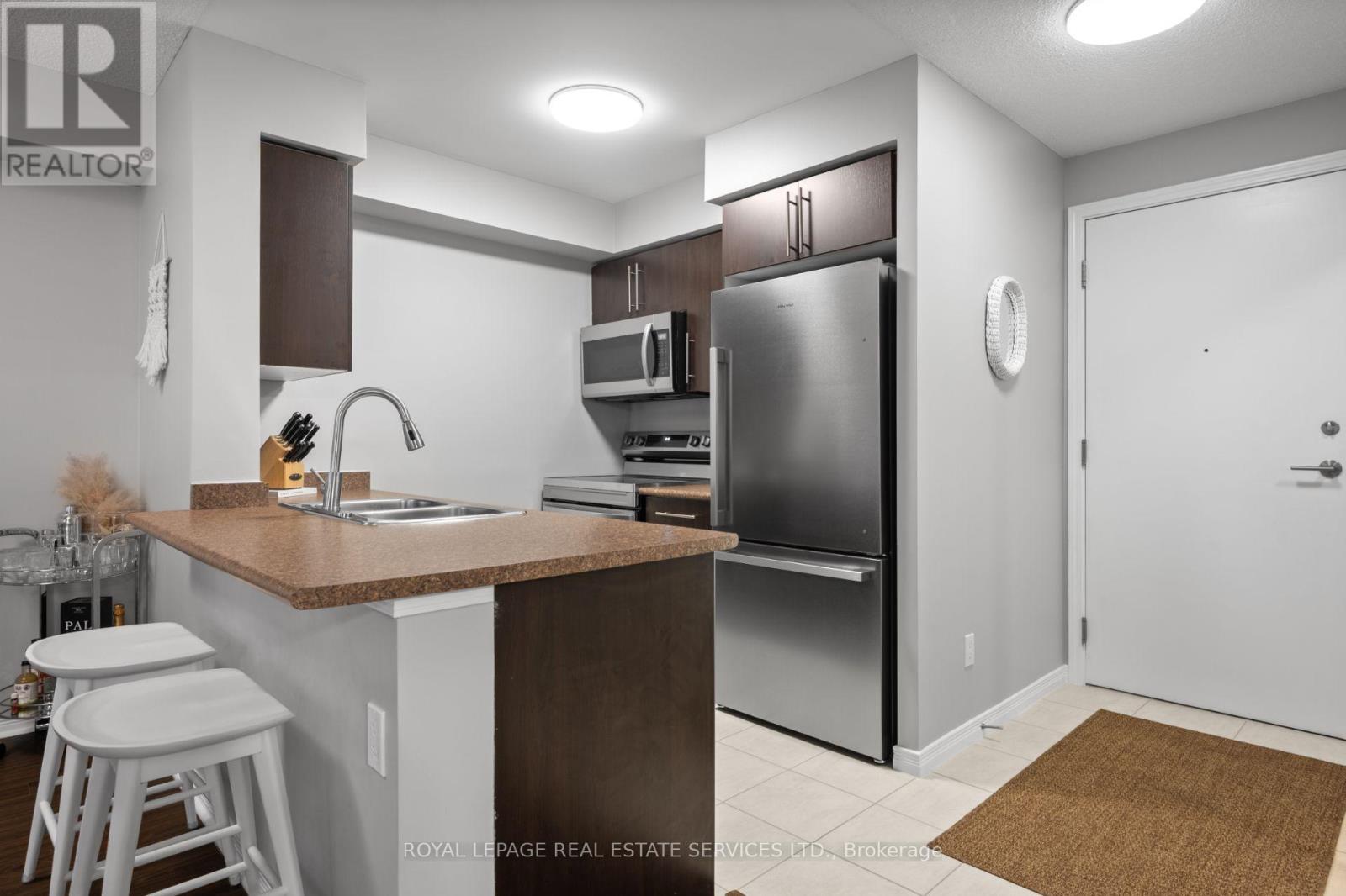 834- 60 Heintzman Street, Toronto, ON photo 3