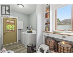 Top floor laundry/ Back entry