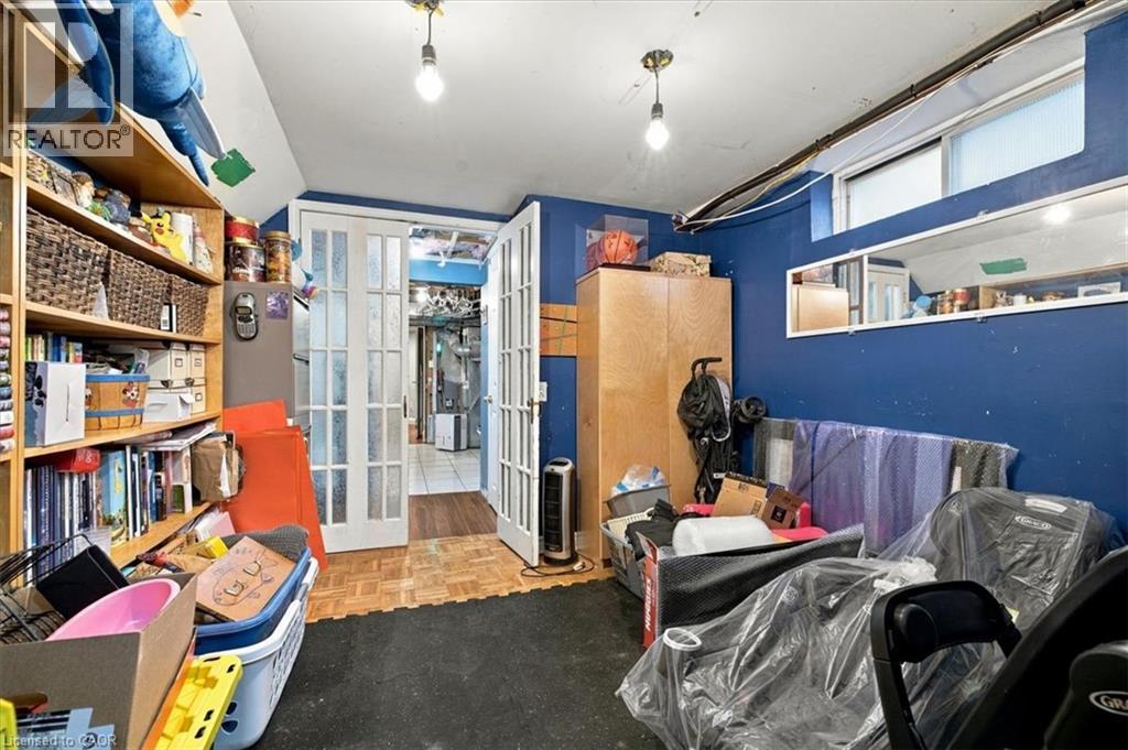53 PICTON Street W - 37