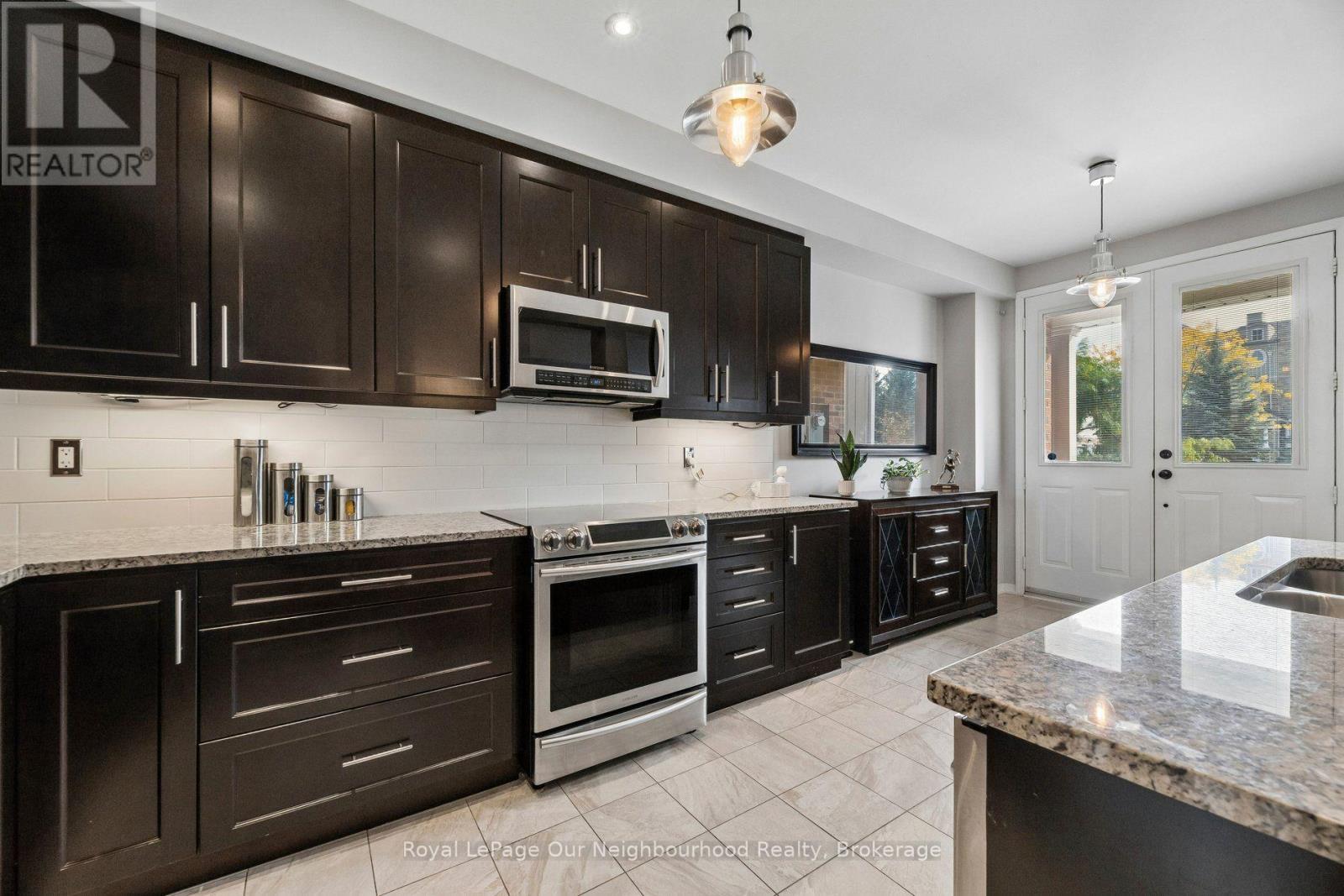 308 Lakebreeze Drive, Clarington, ON photo 14