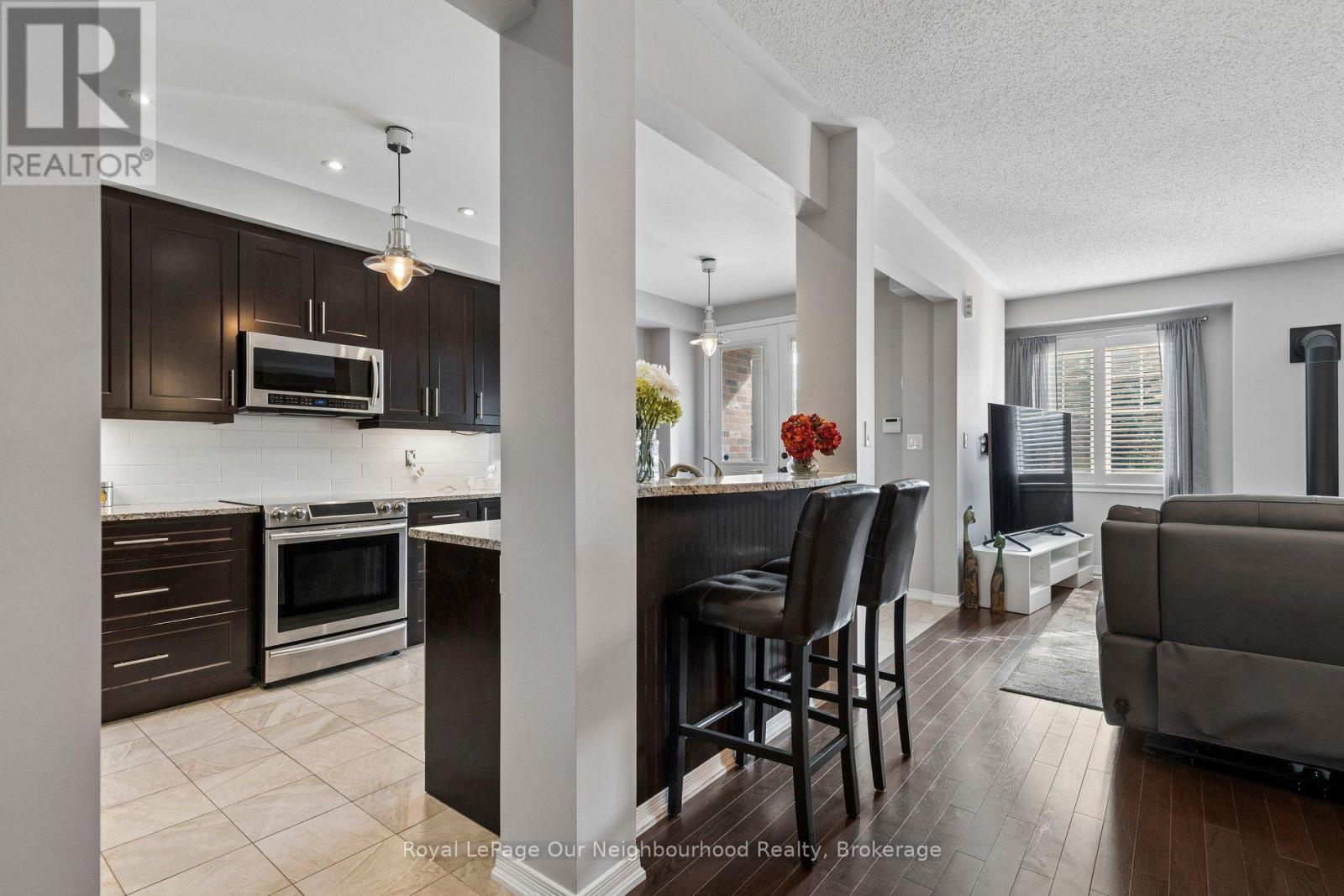 308 Lakebreeze Drive, Clarington, ON photo 16