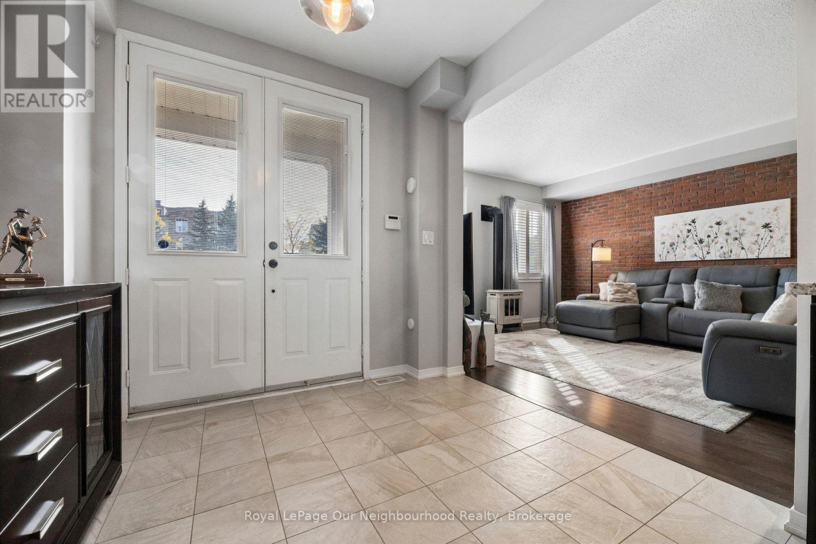 308 Lakebreeze Drive, Clarington, ON photo 3