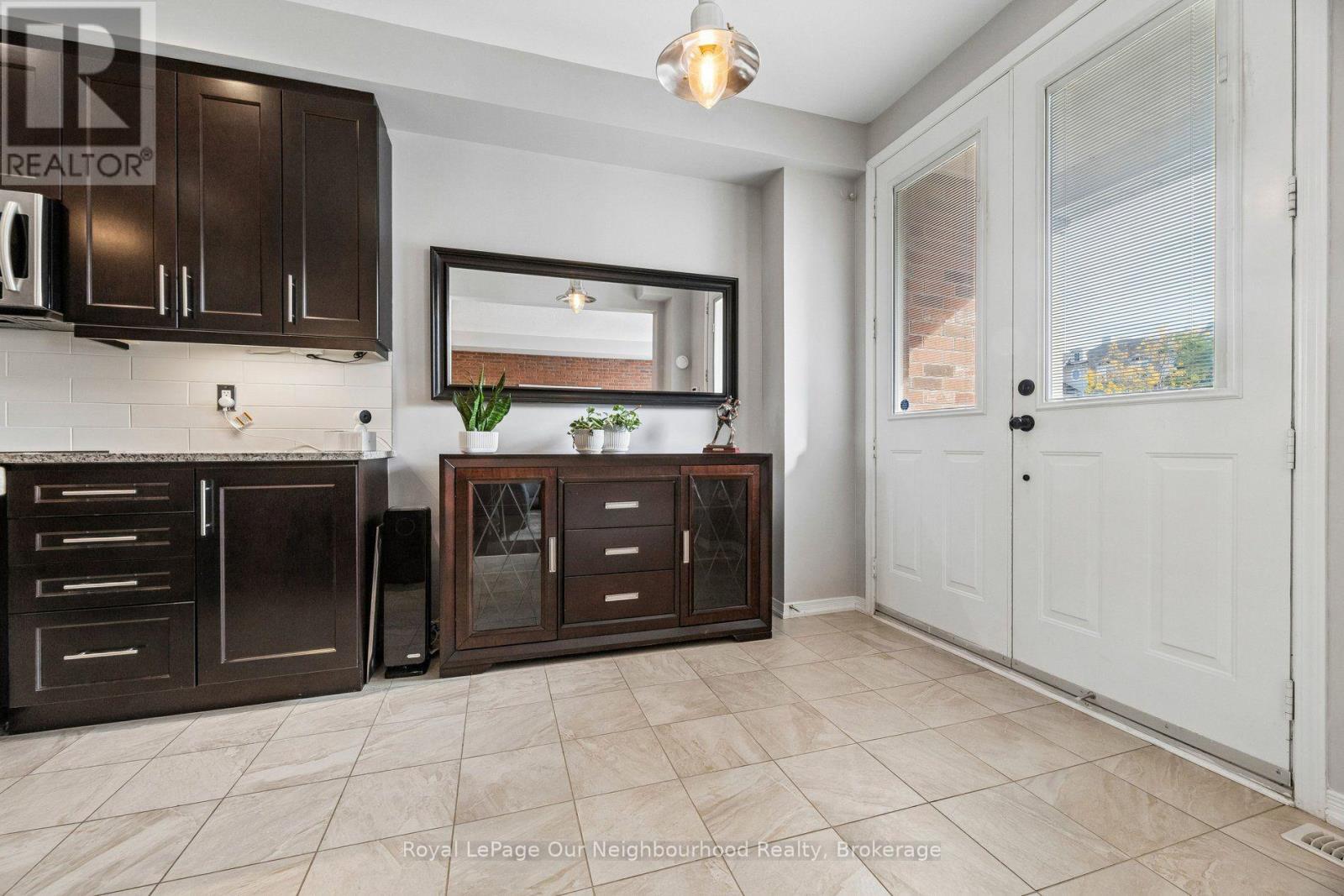 308 Lakebreeze Drive, Clarington, ON photo 4