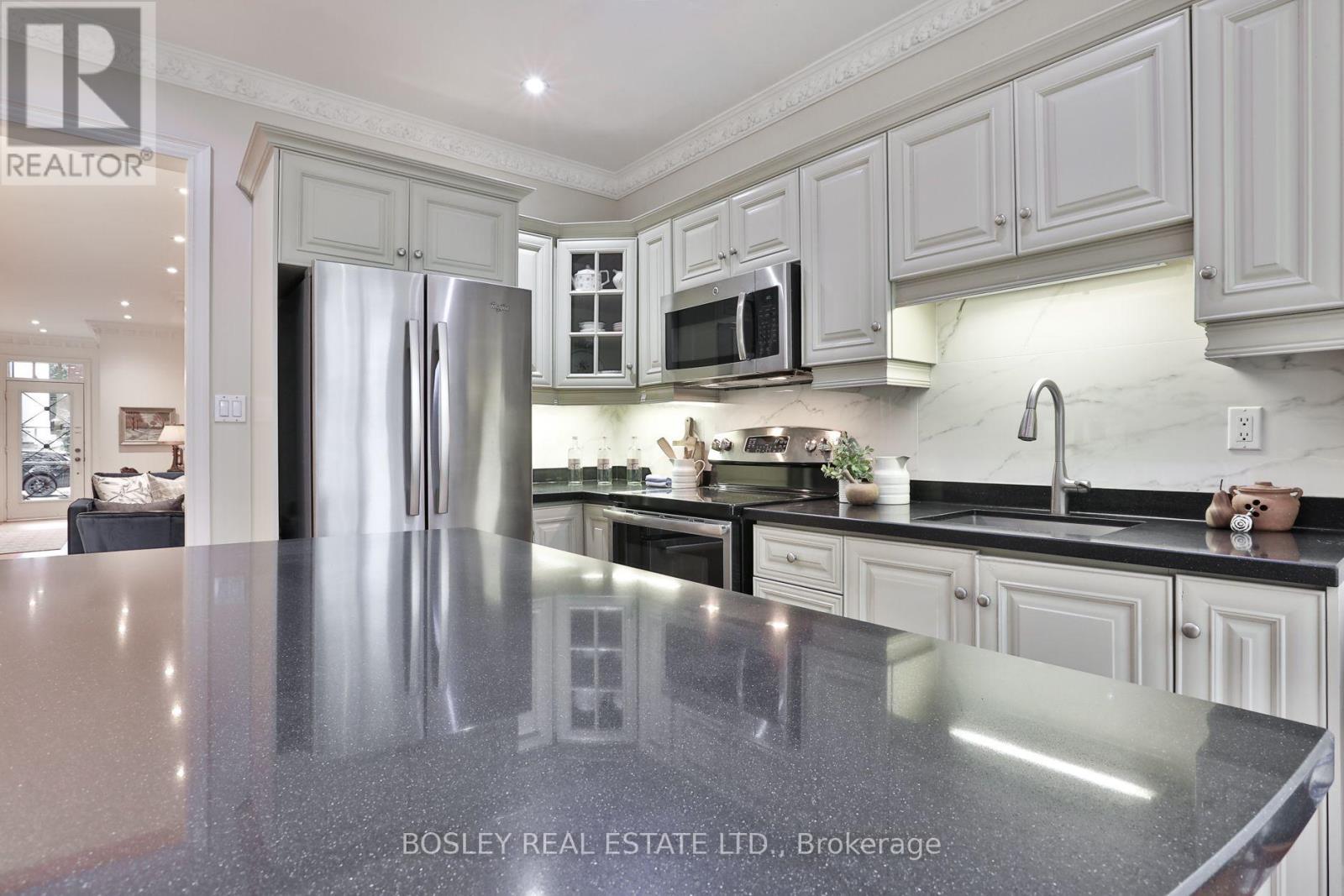 128 Hillsdale Avenue East, Toronto, ON photo 15