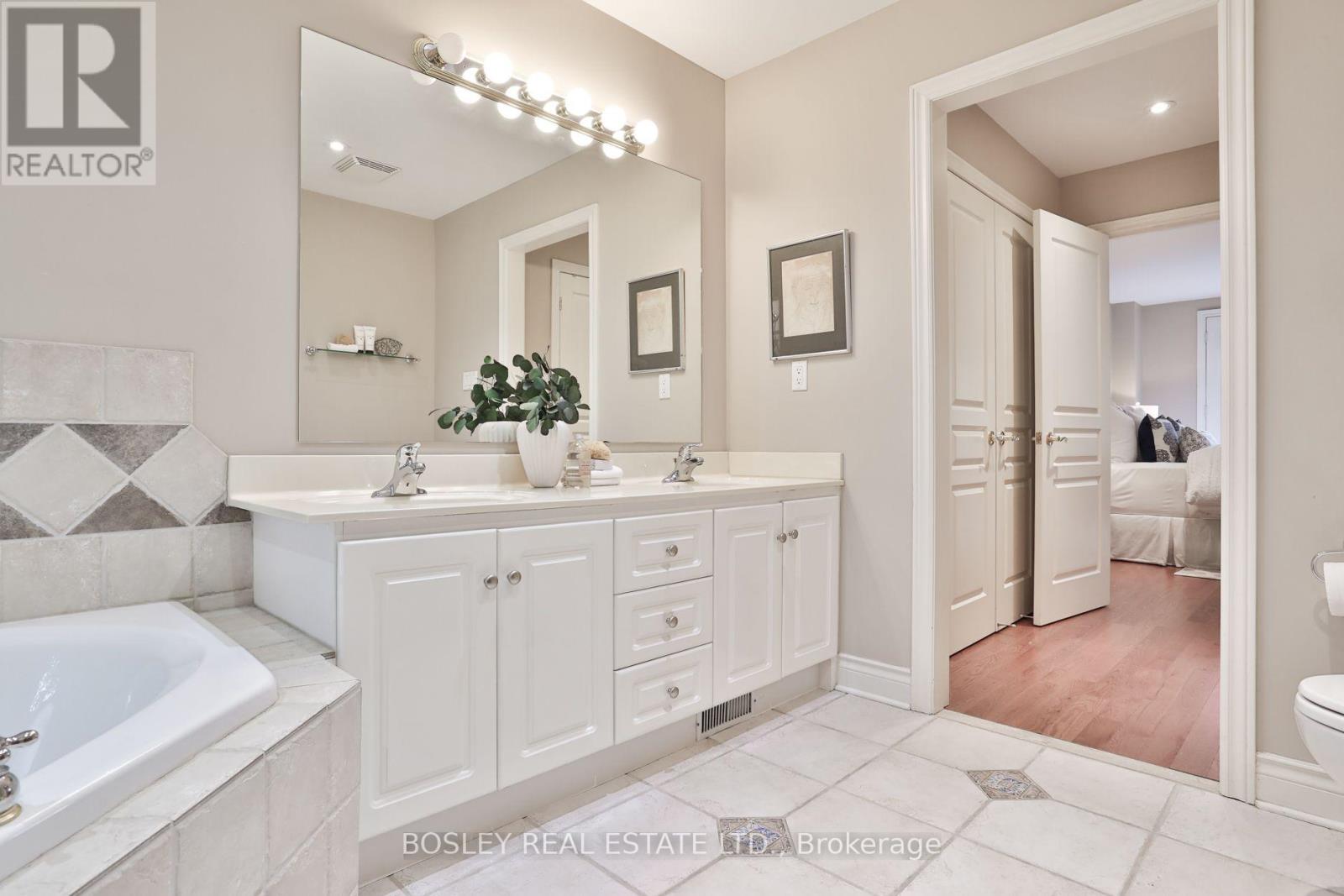 128 Hillsdale Avenue East, Toronto, ON photo 24