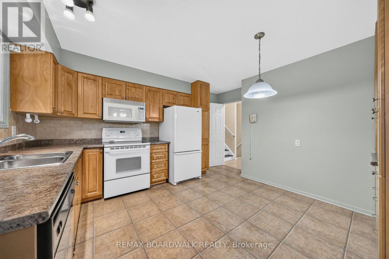 Condos for Sale in Ottawa – 20 TRIPP CRESCENT, Ottawa – By Peter Sagos - Image 16