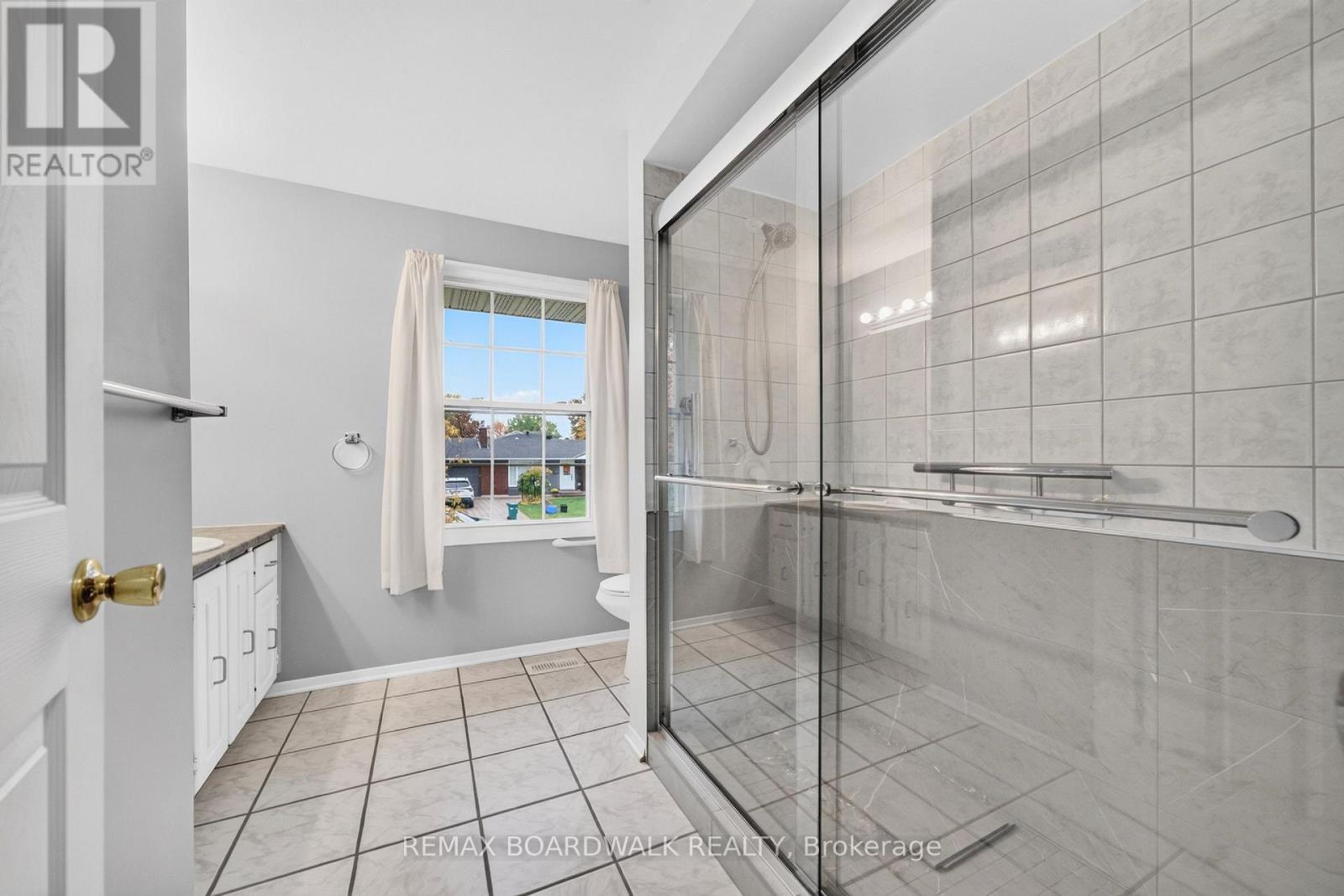 Condos for Sale in Ottawa – 20 TRIPP CRESCENT, Ottawa – By Peter Sagos - Image 26